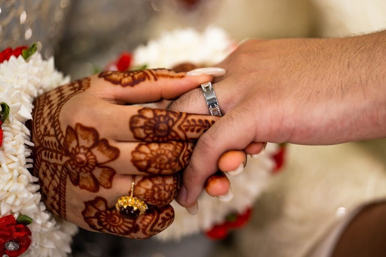 what-hand-do-men-wear-wedding-bands-on