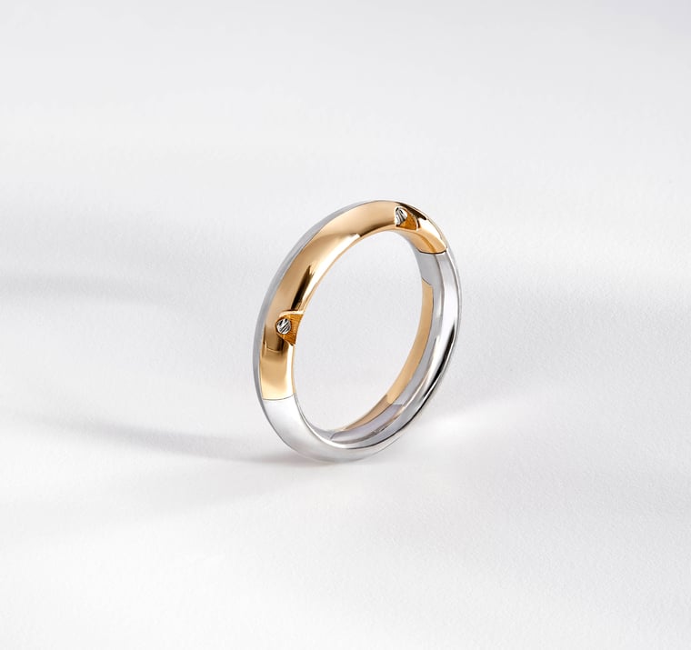 solid gold wedding ring in two tone gold